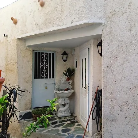 παραδοσιακό σπίτι στο χωριο Διαμέρισμα