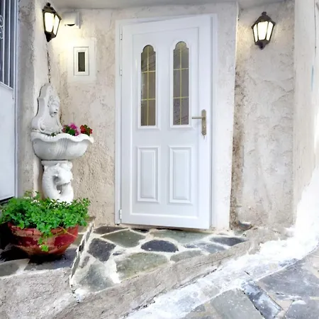 παραδοσιακό σπίτι στο χωριο Lägenhet Agioi Deka (Corfu)